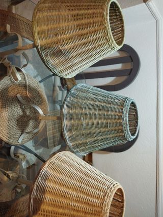 Lampara de pie de forja y ratán verde