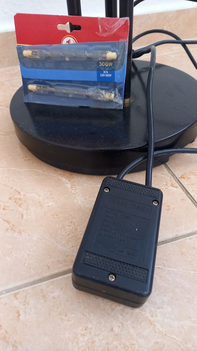 Lámpara pie halógena Regulable +2 Bombillas Nuevas