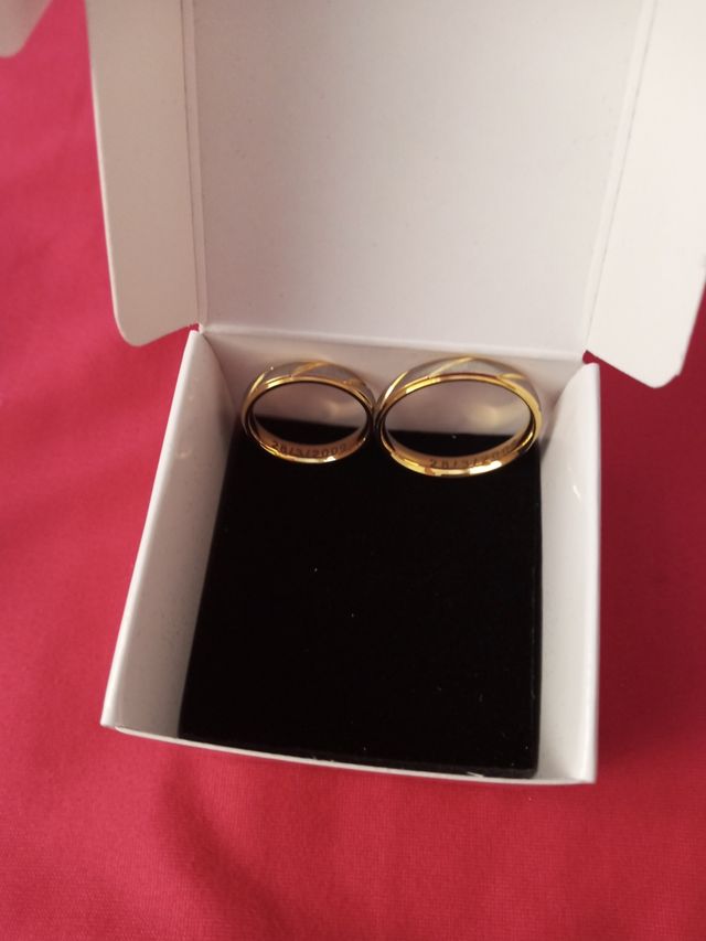 Preciosa Alianza grabar bañado en oro