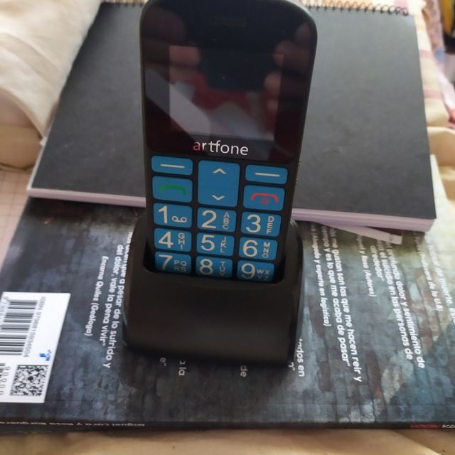 Teléfono nuevo para personas mayores