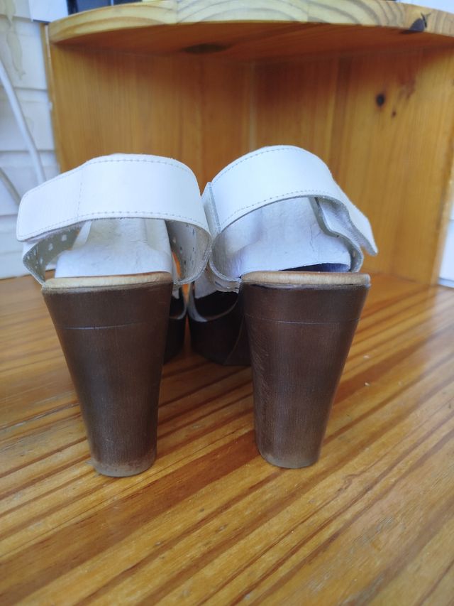 Sandalias piel blancas 36