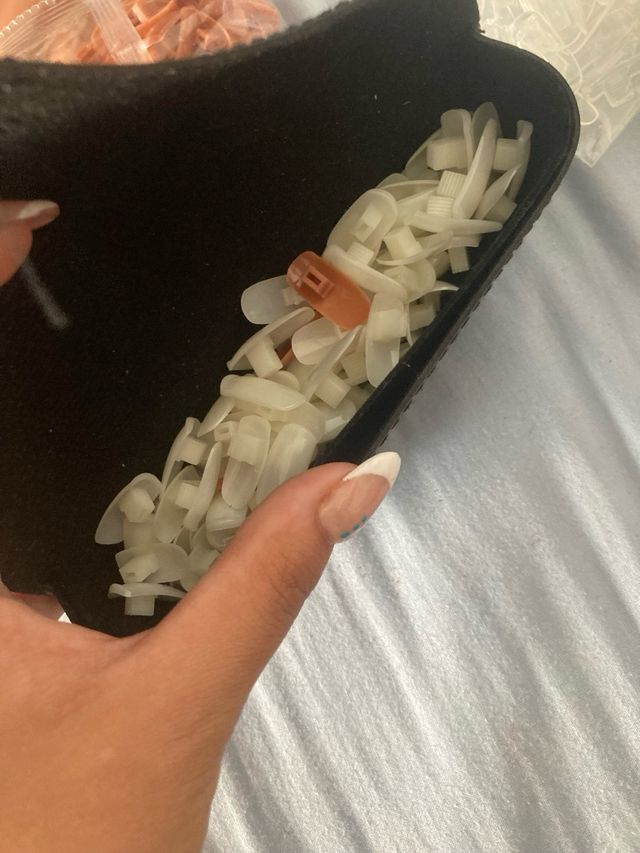 Mano articulada para hacer uñas