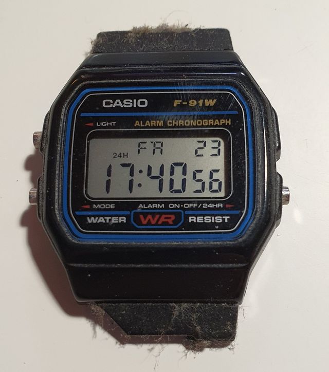 Reloj Casio básico. 