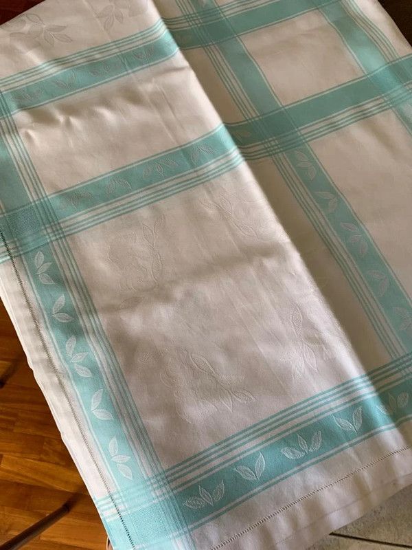 Tovaglia rettangolare bianca e verde acqua