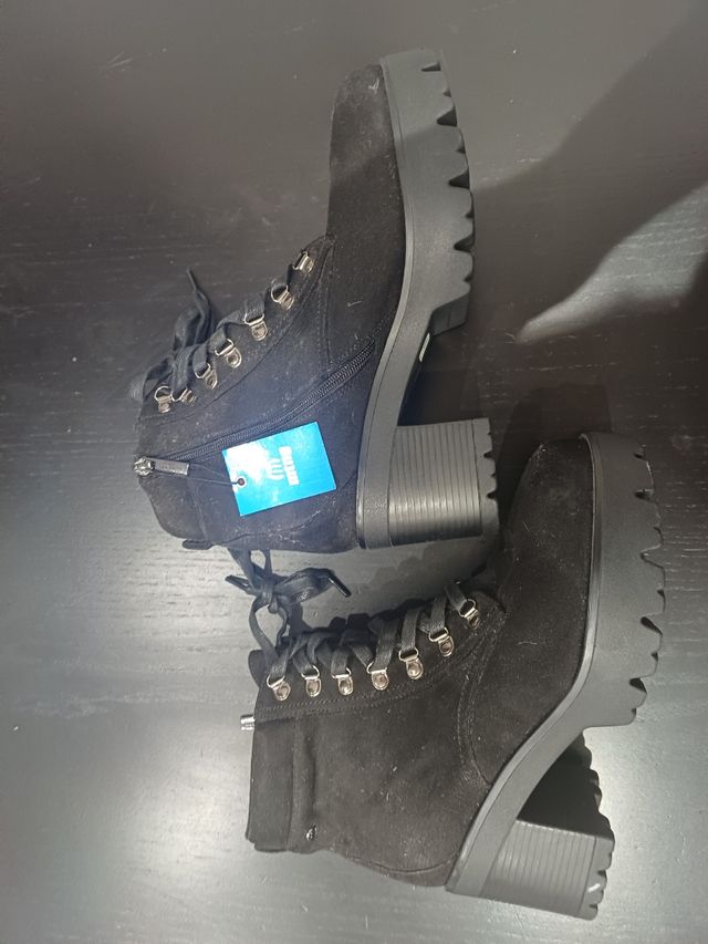 Botas mustang con etiqueta