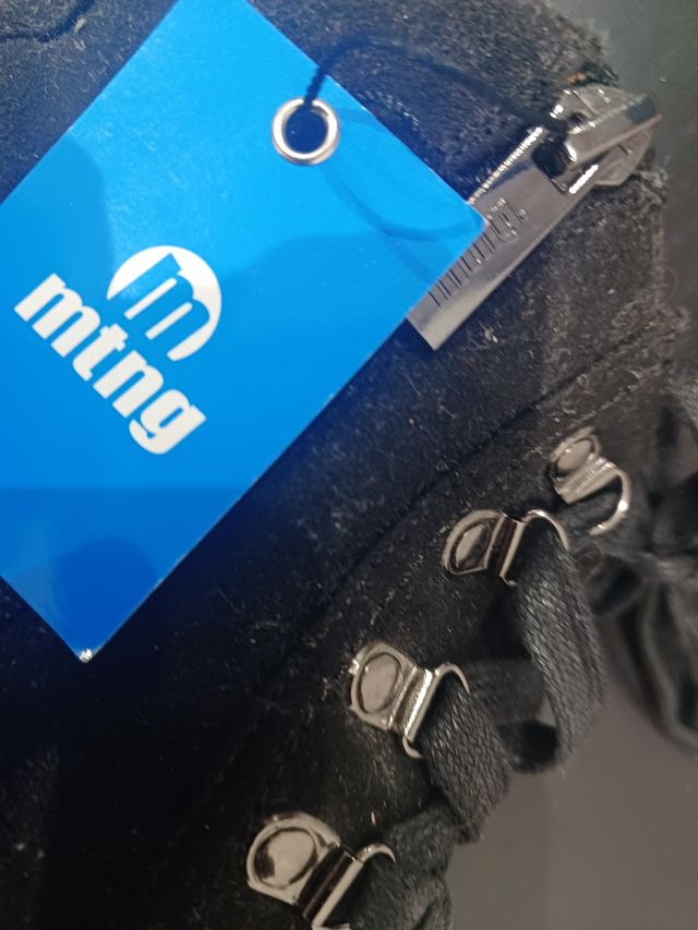 Botas mustang con etiqueta