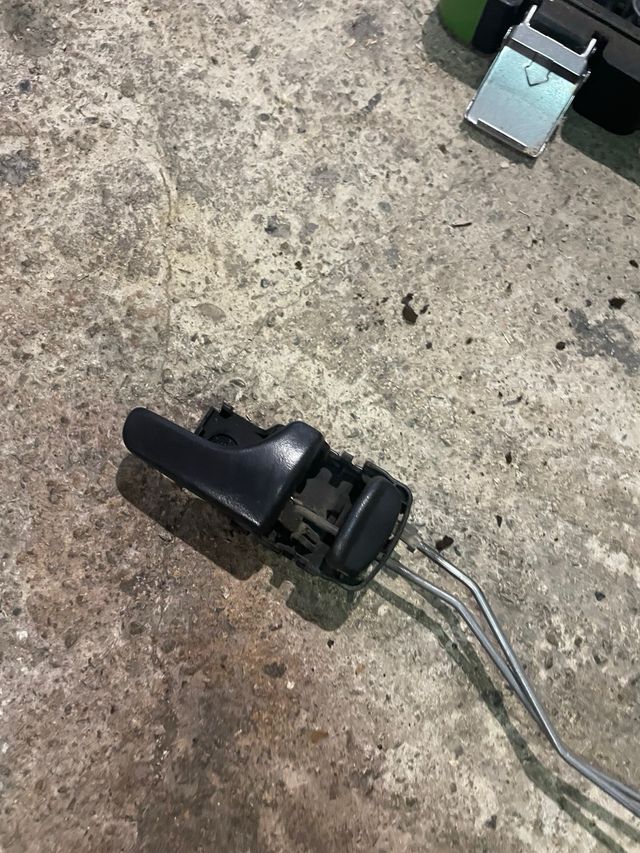 Cerradura puerta copiloto terrano 2