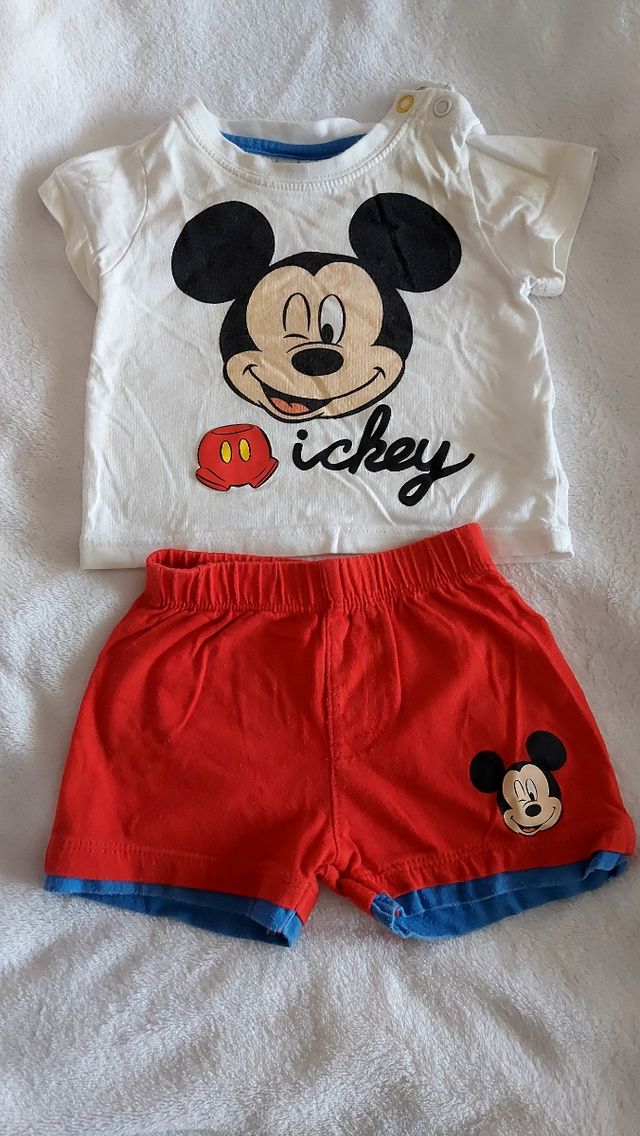 Cuatro conjuntos de bebe para verano