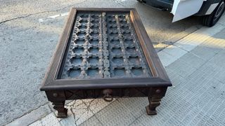 Mesa de madera maciza de diseño rustico 