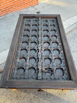 Mesa de madera maciza de diseño rustico 