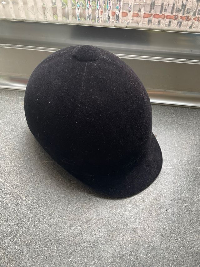 Casco y botas de hipica