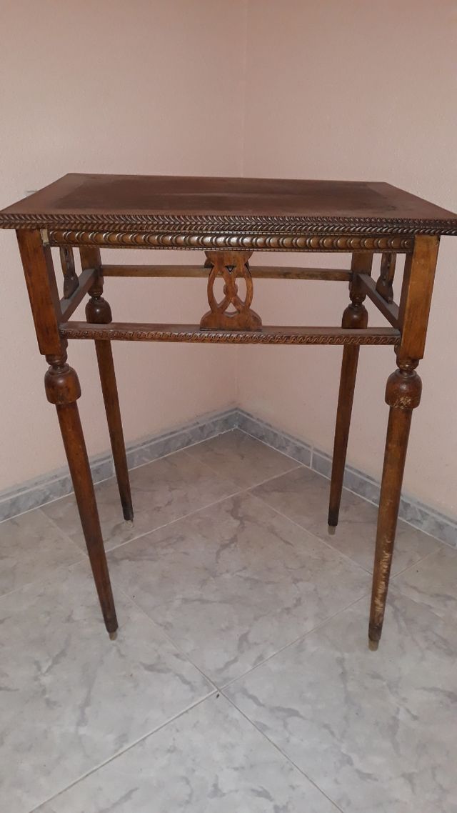 Mesita estilo Art deco. Precio no negociable