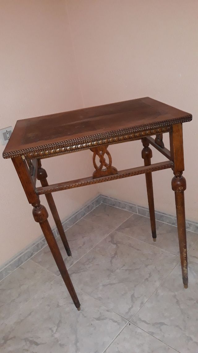 Mesita estilo Art deco. Precio no negociable