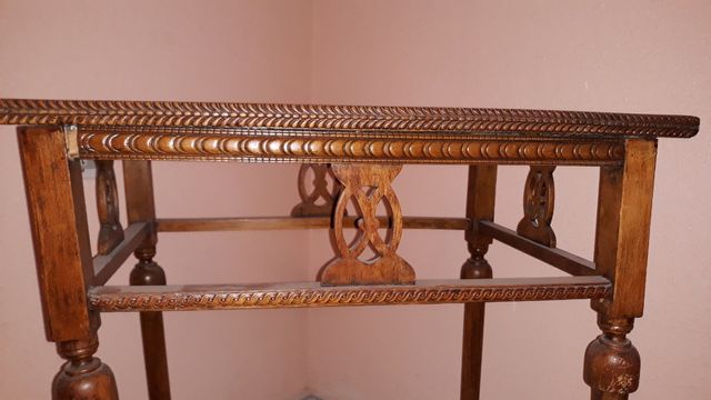 Mesita estilo Art deco. Precio no negociable