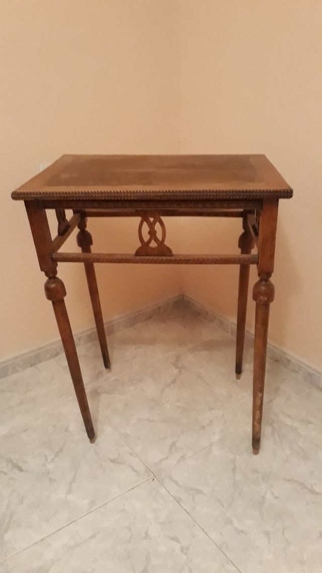 Mesita estilo Art deco. Precio no negociable