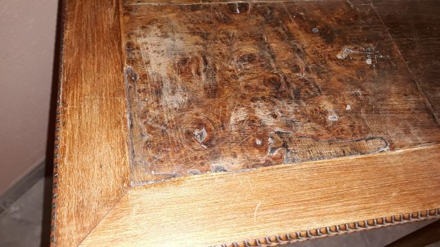 Mesita estilo Art deco. Precio no negociable