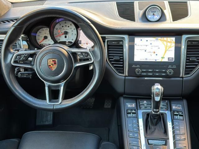 PORSCHE Macan Turbo