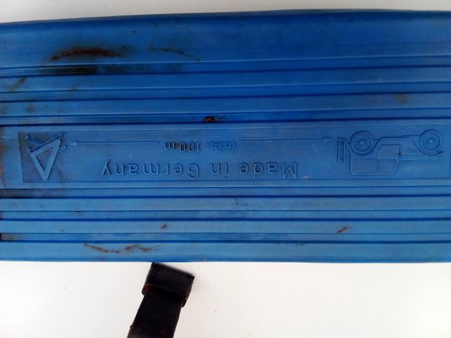 Triangolo riflettente per emergenza stradale auto