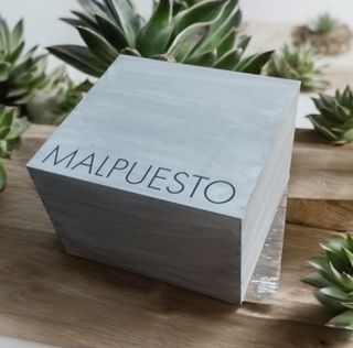 Caja de madera decorativa