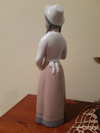 DOS FIGURAS DE PORCELANA