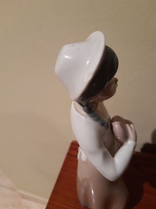 DOS FIGURAS DE PORCELANA