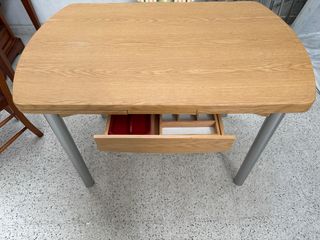 Mesa de cocina extensible con cajón