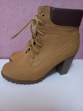 Botines marrones y marrón oscuro tacón;