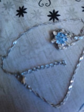 Collar con precioso copo de nieve. 