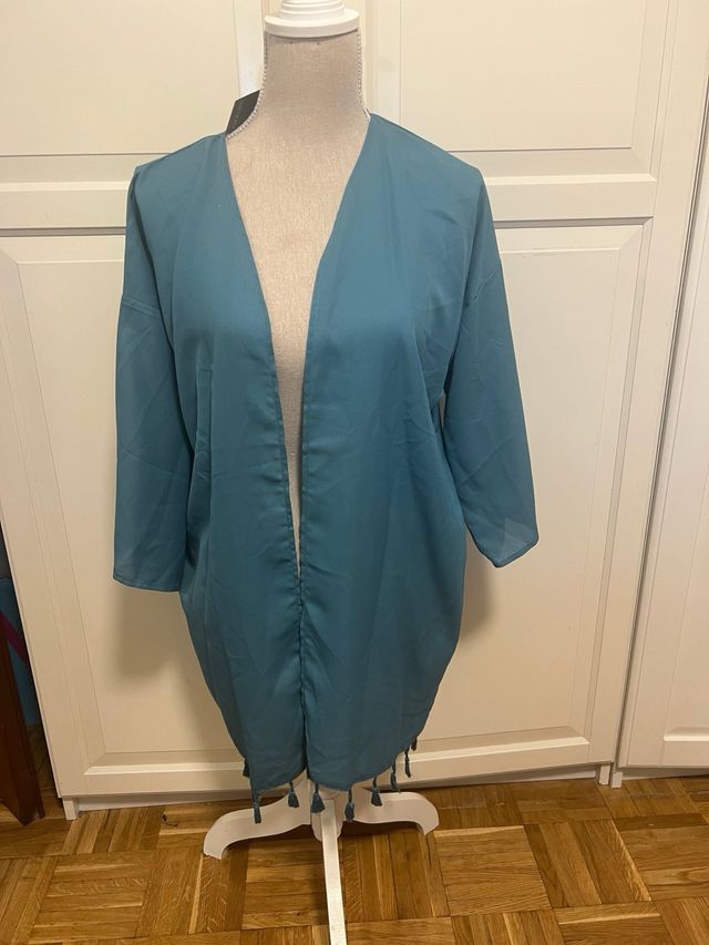 Kimono color verde 42, 44. Nuevo