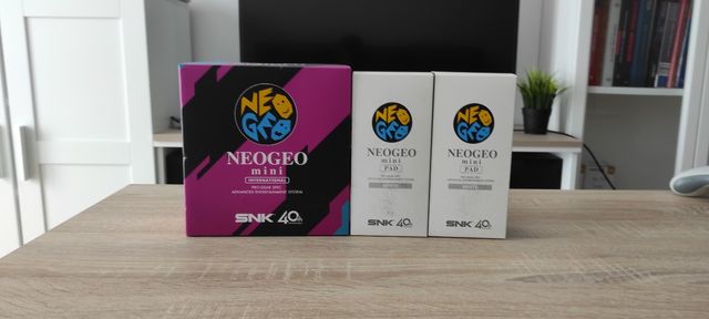 NeoGeo mini INTERNATIONAL + 2 mandos