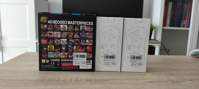 NeoGeo mini INTERNATIONAL + 2 mandos