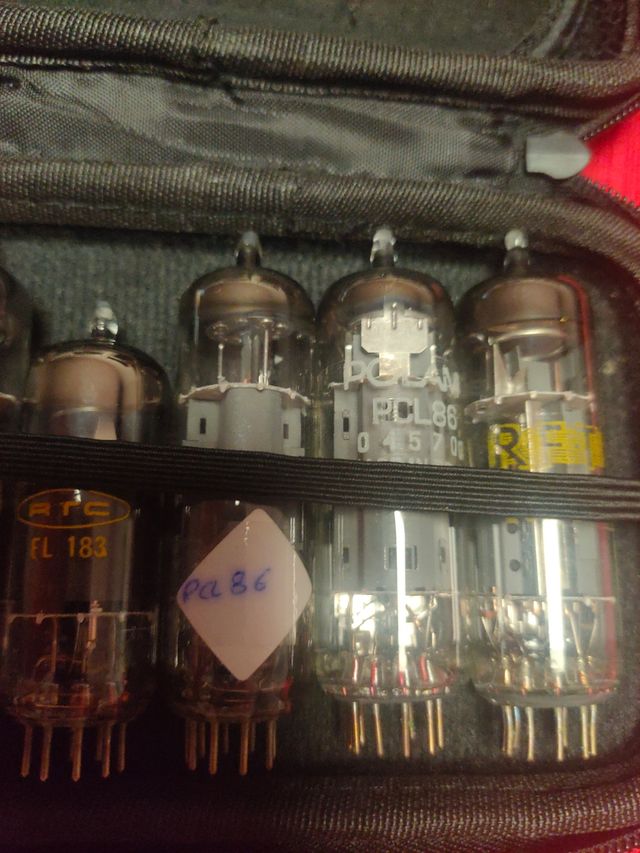 Estuche válvulas termoiónicas pl85