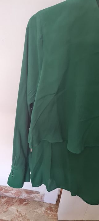 Blusa capa verde de zara