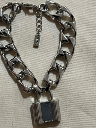 Pulseras de diferentes colores con y si candado