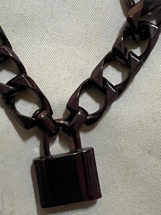 Pulseras de diferentes colores con y si candado