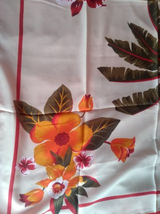 pañuelo grande, pareo de playa con flores