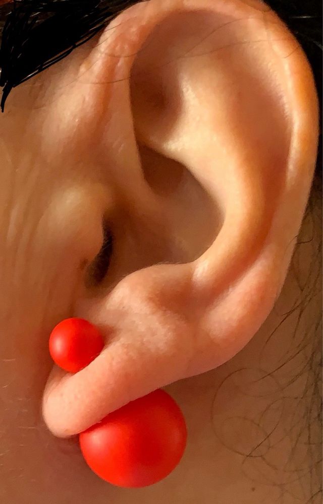 Orecchini donna colore rosso.