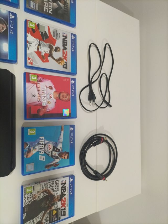 Play Station 4 slim 1 TB