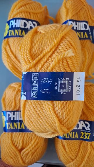 10 gomitoli di pura lana. Phildar.