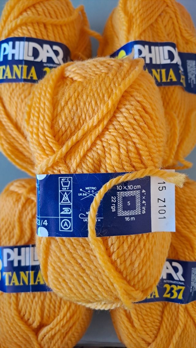 10 gomitoli di pura lana. Phildar.