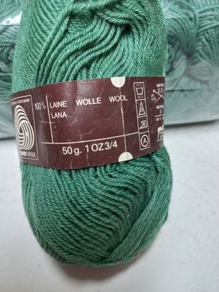 10 gomitoli di pura lana. Phildar