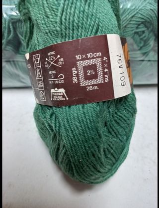 10 gomitoli di pura lana. Phildar