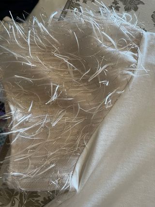 CAMISETA BLANCO ROTO PLUMAS