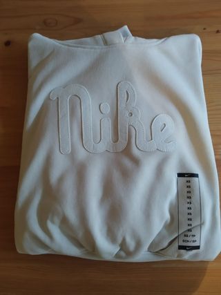 Nike. Sudadera de chica