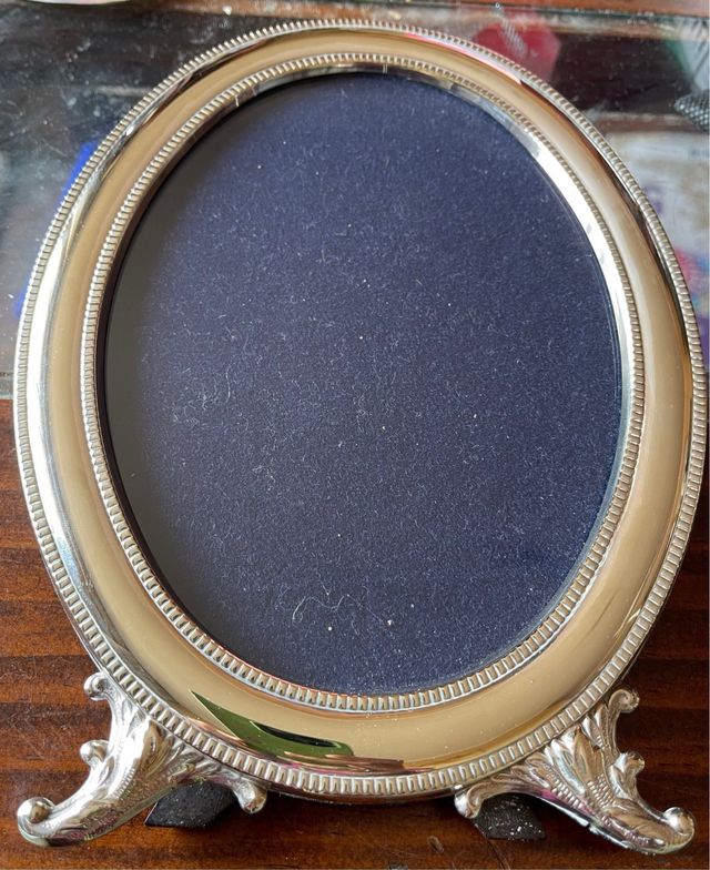 Marco de plata ovalado