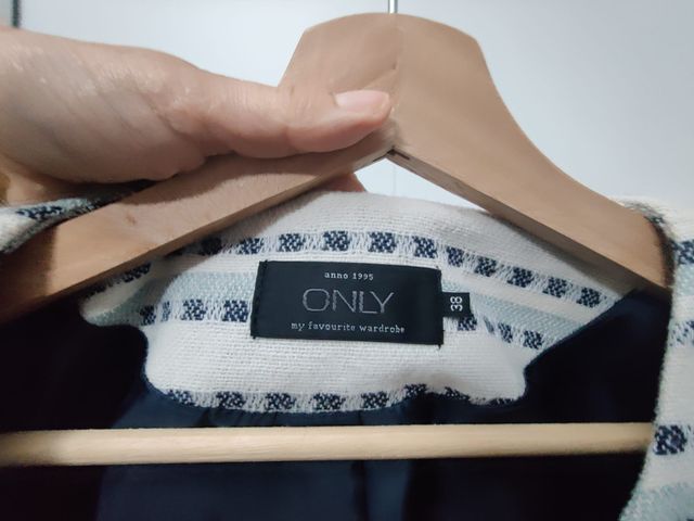 Blazer Only branco e azul