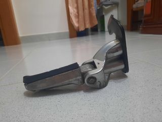  pedalino  dx poggiapiedi Scarabeo 100 4T 2009