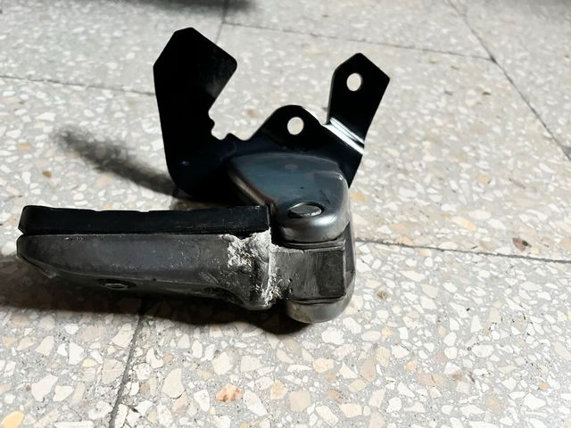  pedalino  dx poggiapiedi Scarabeo 100 4T 2009