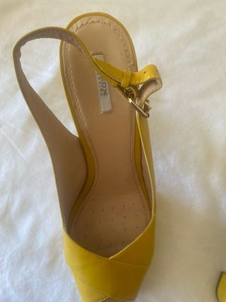 Sandalias amarillas Geox