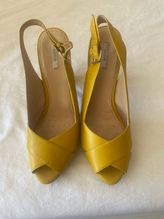 Sandalias amarillas Geox